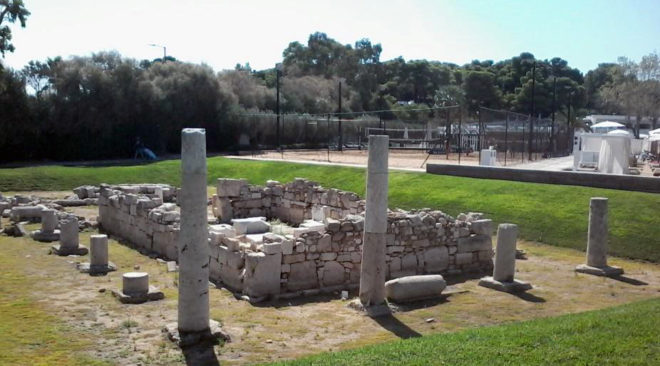 Πώς ο θεός Απόλλωνας υποχρεώθηκε να παρακολουθεί τένις στη Βουλιαγμένη